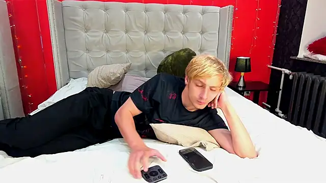 DamonLux  online show from July 27, 2026, 7:15 am