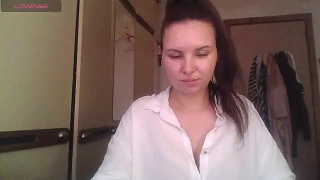 Alisa Milt online show from July 25, 2026, 3:51 pm