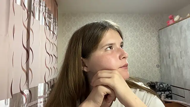 FayePapakostas online show from July 27, 2026, 8:54 am