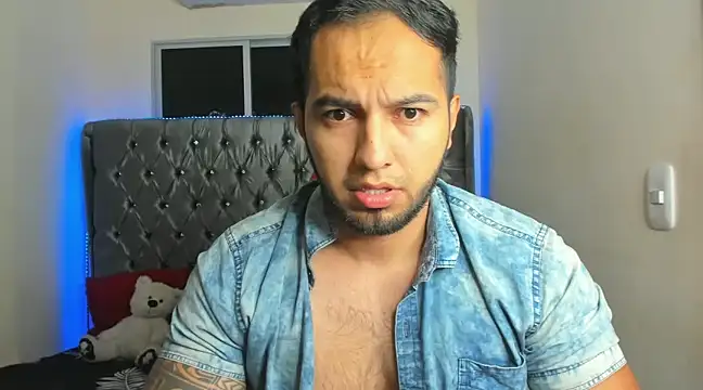 Snapshot of mrloganfuck1 chatting on March 18, 2025, 8:17 am mrloganfuck1 online show from March 18, 2025, 8:17 am