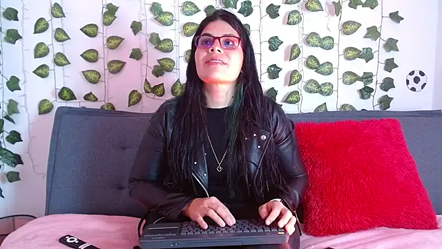 isabella black1 online show from August 3, 2026, 10:25 pm