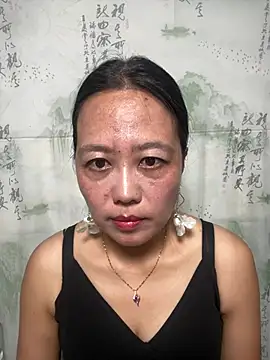 Snapshot of Honey-01 chatting on August 1, 2026, 1:20 pm Honey-01 online show from August 1, 2026, 1:20 pm