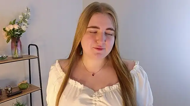 HaileyClifford online show from August 6, 2026, 10:21 am