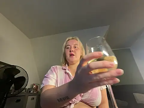 ItsHarleyMonroe online show from August 7, 2026, 11:44 pm