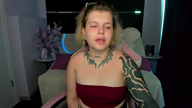 Eva Starfire  online show from August 3, 2026, 8:22 am