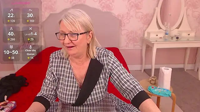 LadyAlana online show from April 21, 2026, 10:27 pm
