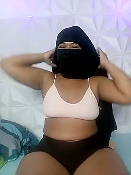DALILAA CURVY online show from August 4, 2026, 9:52 pm