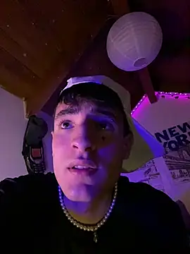 LucasBenedeti online show from August 6, 2026, 4:40 am