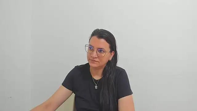 MARILYN GARCIA online show from October 2, 2025, 2:42 pm