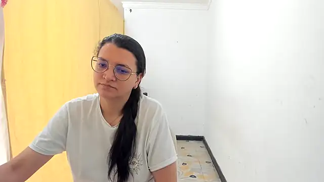 MARILYN GARCIA online show from October 26, 2025, 3:45 pm