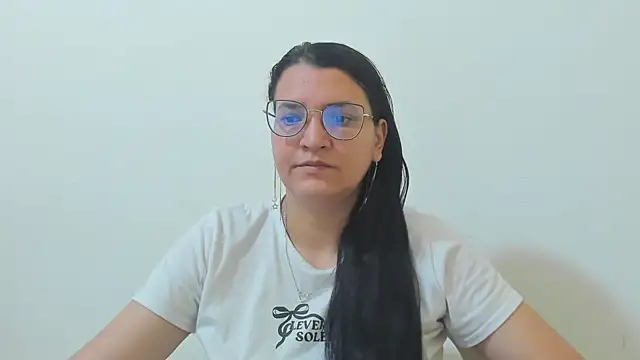 MARILYN GARCIA online show from December 15, 2025, 2:56 pm