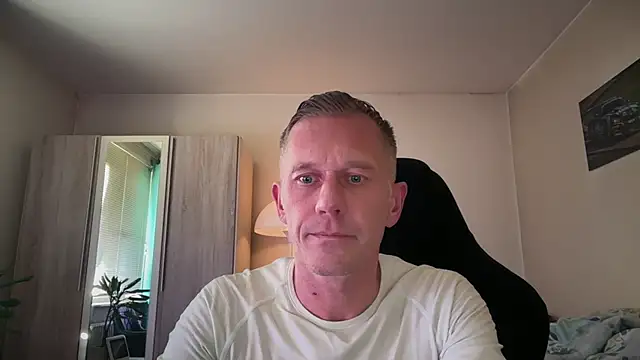 Snapshot of slaveboy2016@xh chatting on October 24, 2025, 3:11 pm slaveboy2016xh online show from October 24, 2025, 3:11 pm