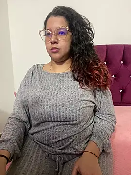 Snapshot of shara_ chatting on February 27, 2025, 1:30 am shara online show from February 27, 2025, 1:30 am