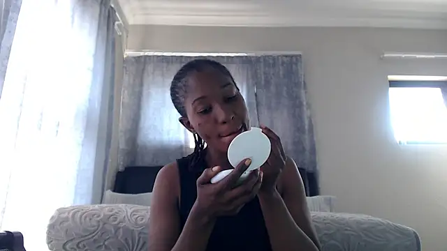leanna23 online show from May 18, 2026, 7:35 am