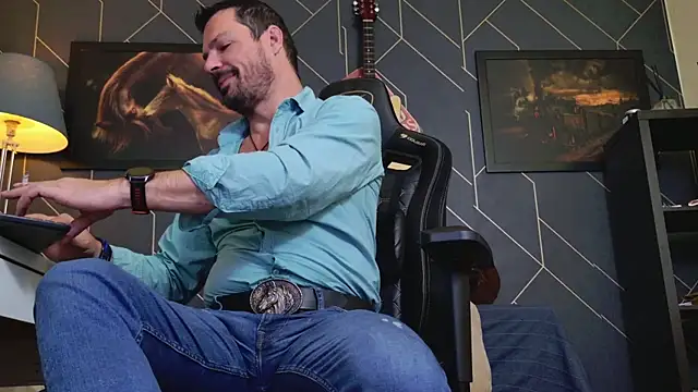 ChrisKox online show from November 3, 2025, 2:39 am