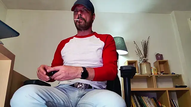 Snapshot of ChrisKox chatting on May 8, 2026, 7:28 pm ChrisKox online show from May 8, 2026, 7:28 pm