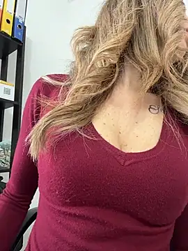 sexylenia online show from March 11, 2026, 11:48 am