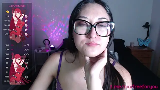 Ninimoon online show from December 4, 2025, 4:11 am