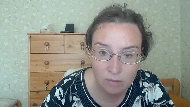 Snapshot of Smart_Rose chatting on June 18, 2026, 8:24 am Smart Rose online show from June 18, 2026, 8:24 am