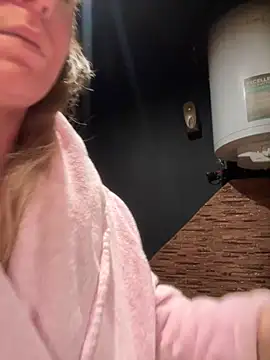 Snapshot of Natali_UA chatting on November 6, 2025, 5:11 am Natali UA online show from November 6, 2025, 5:11 am