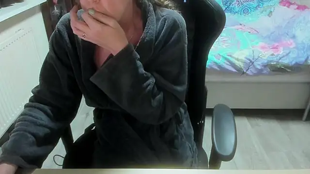 minoesje37 online show from March 8, 2026, 8:23 pm