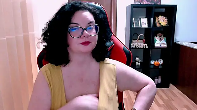 Snapshot of MissTroublle chatting on June 5, 2026, 6:52 am MissTroublle online show from June 5, 2026, 6:52 am