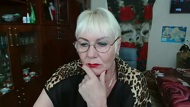 JenaCheim online show from May 18, 2026, 5:23 am