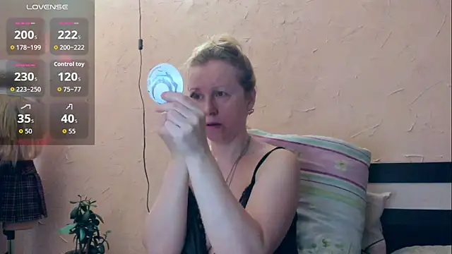 I AM MILF online show from May 4, 2026, 7:11 am