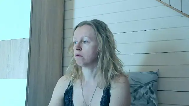 I AM MILF online show from May 21, 2026, 6:44 am