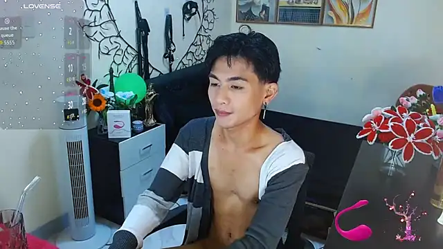 Snapshot of WildestTwink chatting on October 24, 2025, 5:12 pm WildestTwink online show from October 24, 2025, 5:12 pm