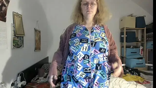 Snapshot of switchlorenx chatting on February 3, 2026, 12:32 pm switchlorenx online show from February 3, 2026, 12:32 pm