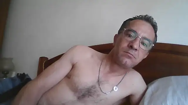 CarlosRocha73 online show from April 28, 2026, 10:41 am