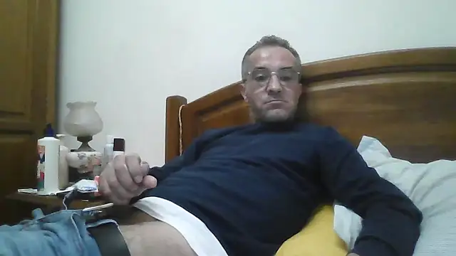 CarlosRocha73 online show from May 16, 2026, 10:53 pm