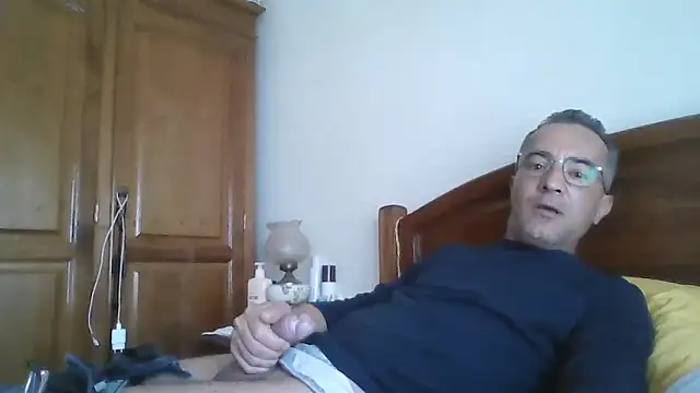 CarlosRocha73 online show from May 7, 2026, 12:52 pm