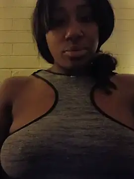 Xochillovemoney2 online show from June 18, 2026, 3:38 am