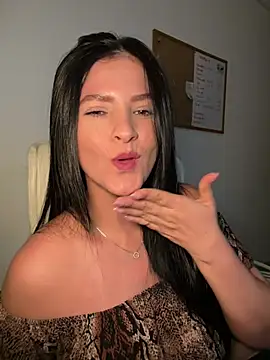 Snapshot of Carolina_Novoa chatting on February 15, 2025, 11:14 pm Carolina Novoa online show from February 15, 2025, 11:14 pm