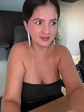 Carolina Novoa online show from December 15, 2025, 6:58 pm