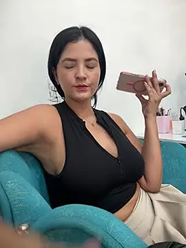 Snapshot of Carolina_Novoa chatting on February 8, 2025, 7:59 pm Carolina Novoa online show from February 8, 2025, 7:59 pm