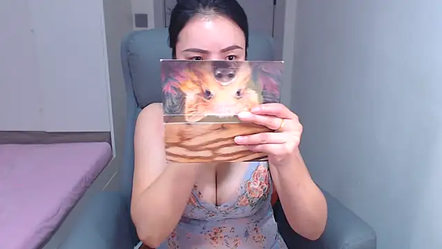 hianne online show from February 11, 2025, 11:42 am