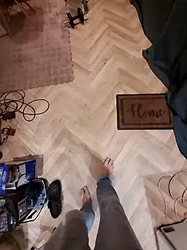 realeasy1 online show from October 2, 2025, 9:40 pm