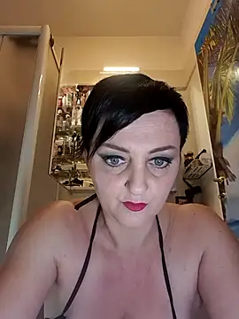 Snapshot of lucillabollente chatting on April 6, 2026, 4:08 am lucillabollente online show from April 6, 2026, 4:08 am