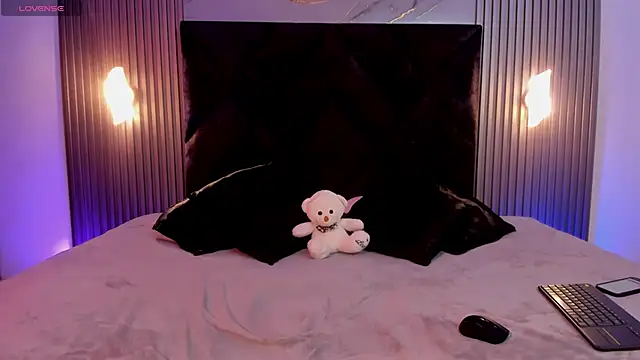 Snapshot of Zafira_Alabi chatting on November 9, 2025, 4:00 pm Zafira Alabi online show from November 9, 2025, 4:00 pm