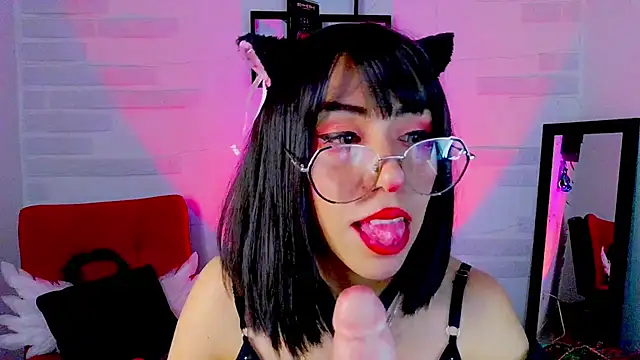 Snapshot of sky_girl1 chatting on November 12, 2025, 12:04 am sky girl1 online show from November 12, 2025, 12:04 am