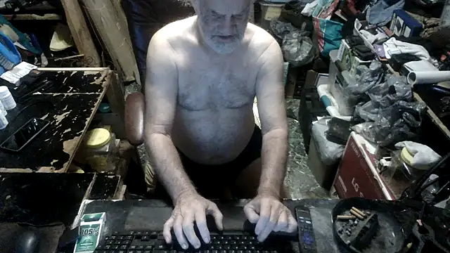 Snapshot of russtee chatting on October 9, 2025, 8:09 pm russtee online show from October 9, 2025, 8:09 pm