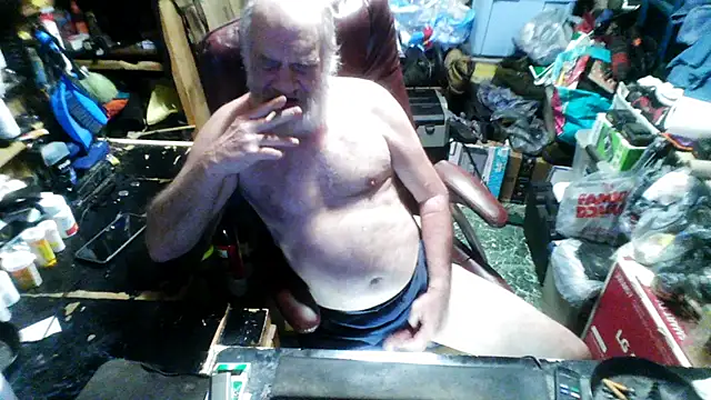 Snapshot of russtee chatting on November 23, 2025, 4:17 pm russtee online show from November 23, 2025, 4:17 pm