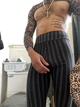 Snapshot of thelightskinprince chatting on December 23, 2024, 5:00 pm thelightskinprince online show from December 23, 2024, 5:00 pm