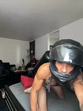 Snapshot of thelightskinprince chatting on September 23, 2025, 6:48 pm thelightskinprince online show from September 23, 2025, 6:48 pm