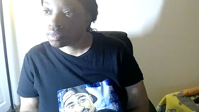 Snapshot of Sexymona1218 chatting on April 7, 2026, 7:10 am Sexymona1218 online show from April 7, 2026, 7:10 am