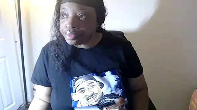 Snapshot of Sexymona1218 chatting on April 15, 2026, 7:14 am Sexymona1218 online show from April 15, 2026, 7:14 am