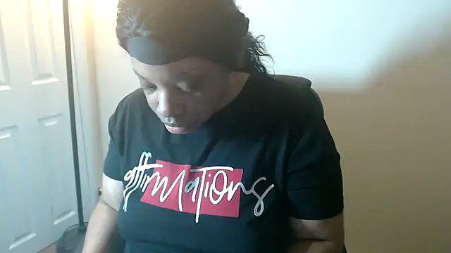 Snapshot of Sexymona1218 chatting on March 9, 2026, 8:29 am Sexymona1218 online show from March 9, 2026, 8:29 am